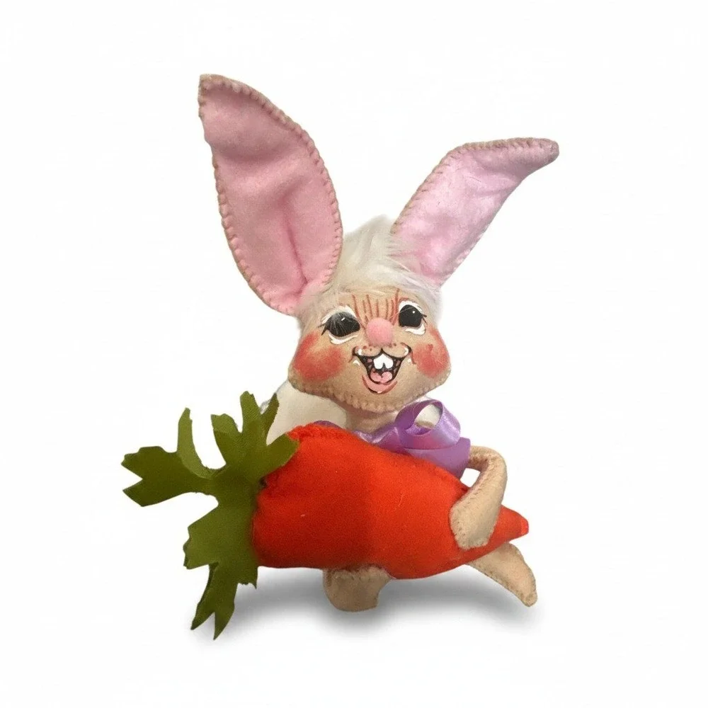 Annalee 2014 Easter Bunny Rabbit with Carrot Felt Figurine Hand Painted 6 Inch